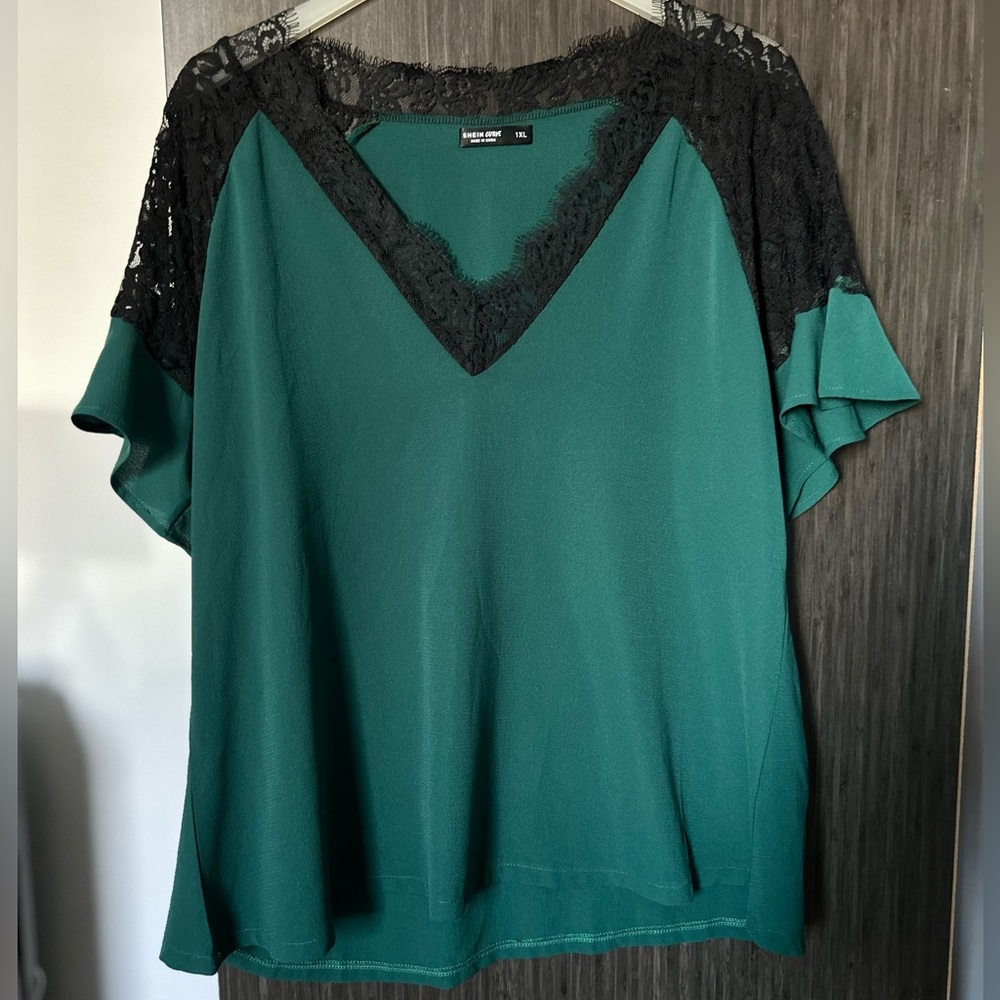 Beautiful deep Green blouse with black lace size XL